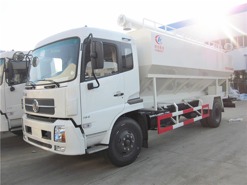 散裝<a href=http://www.tjclpt.cn/siliaoche/ target=_blank class=infotextkey>飼料車</a>圖片展示