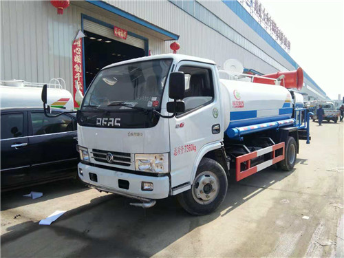 IMG_4329.jpg 東風藍牌灑水車左傾45度角圖片2.jpg