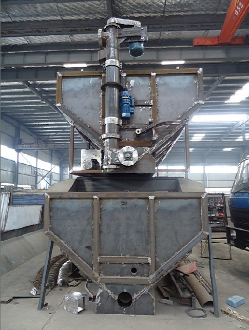 正在生產(chǎn)中的散裝<a href=http://www.tjclpt.cn/siliaoche/ target=_blank class=infotextkey>飼料車</a>罐體