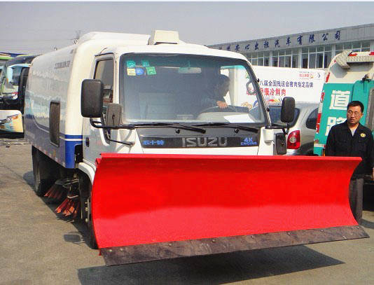 五十鈴鏟雪<a href=http://www.tjclpt.cn/saoluche/ target=_blank class=infotextkey>掃路車</a>