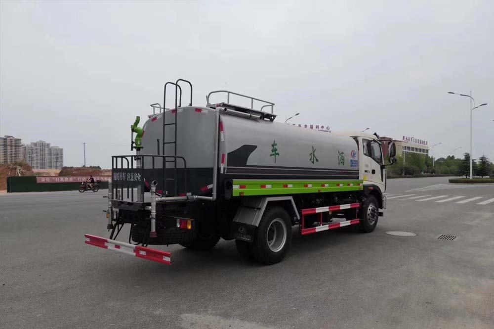 福田瑞沃14.7方灑水車(chē)圖片4